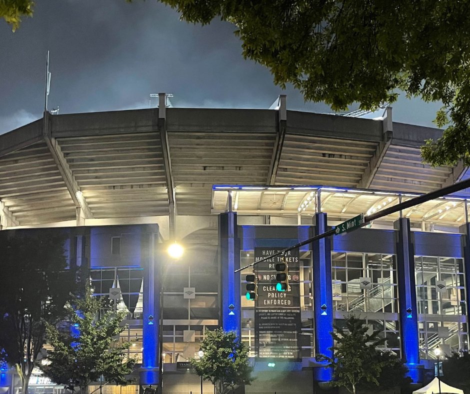 NAMINCarolina's tweet photo. Saturday was World Suicide Prevention Day, and Charlotte showed its support by lighting uptown buildings in teal and blue. Thanks to NAMI Charlotte for these great photos! #suicidepreventionmonth #notalone #NAMINC https://t.co/vjaQ56uwFR