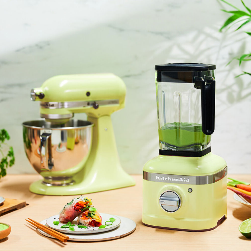 GilesElectrical's tweet photo. Colour of the Year collection from #KitchenAid 🌈

In 2020 we saw Kyoto Glow...
then 2021 it was Honey...
and 2022 brought us Beetroot!

https://t.co/tgvILDg4YL

#colouroftheyear #195standmixer #k400blender #collections #colourfulkitchen #foodprep #interiordesign #homebaking https://t.co/3kExabb9ND