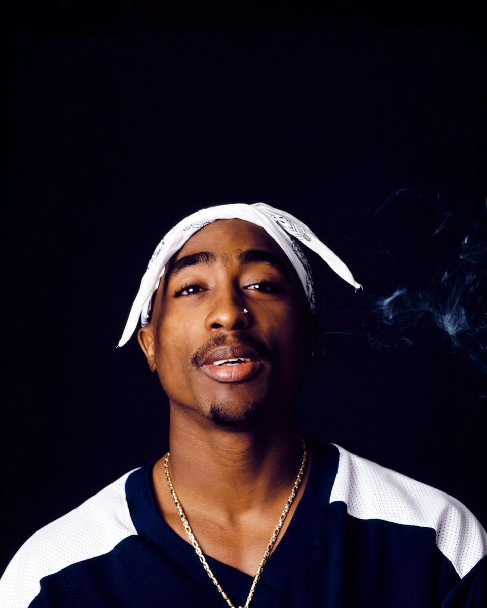 LITCULTUREMAG's tweet photo. Hoy se cumplen 26 años del fallecimiento de 2Pac. https://t.co/nxAlww9PjS