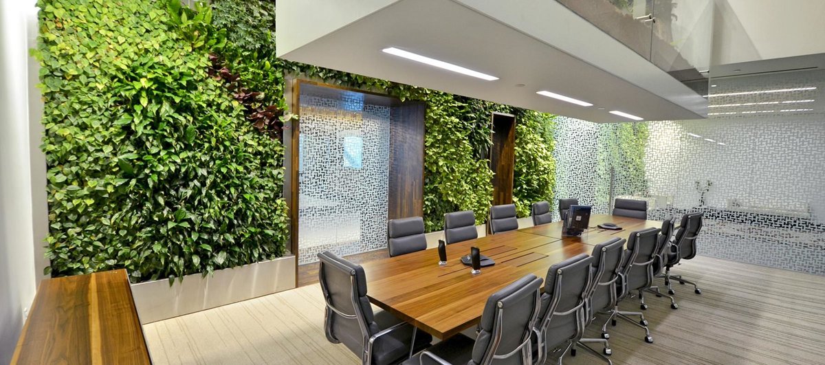📍 First Virtual Group in Redwood City, California 🌱 Versa Wall® 👉 The lounge area, boardroom and meeting space are perfect spots to locate the Versa wall. This is a great sustainable alternative to traditional office design that will also add natural beauty to said locations