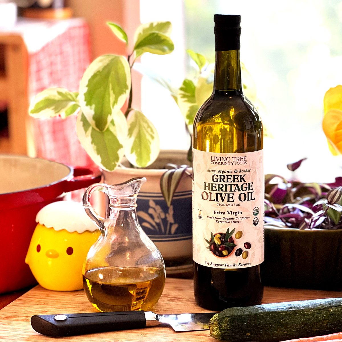 livingtree's tweet image. Raw, Organic and Kosher California Greek Heritage Extra Virgin olive oil is rich in antioxidants. It is cold-pressed from Koroneiki olives, a Greek varietal. Enjoy its hints of green banana and floral notes. #highpolyphenol #kosher #organic #oliveoil
livingtreecommunityfoods.com/product/greek-…