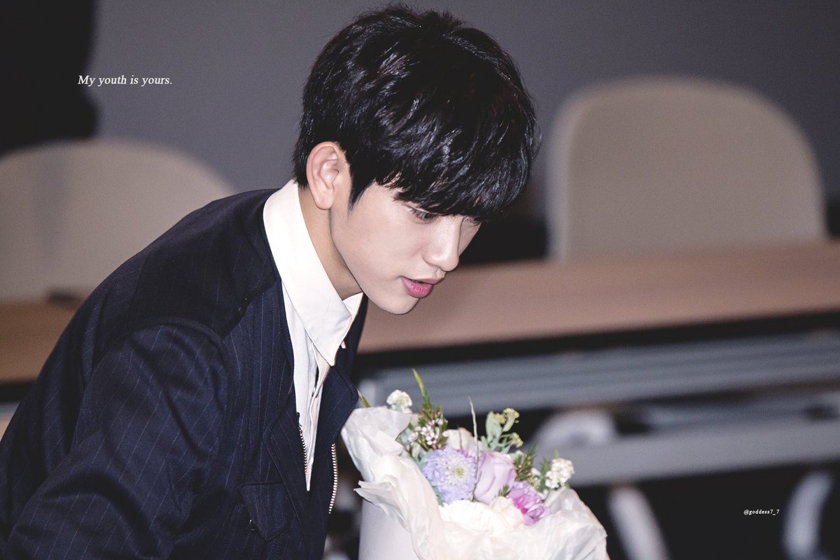 2ndstep_'s tweet photo. 💐💕 @JINYOUNG https://t.co/iiumI3gRD5