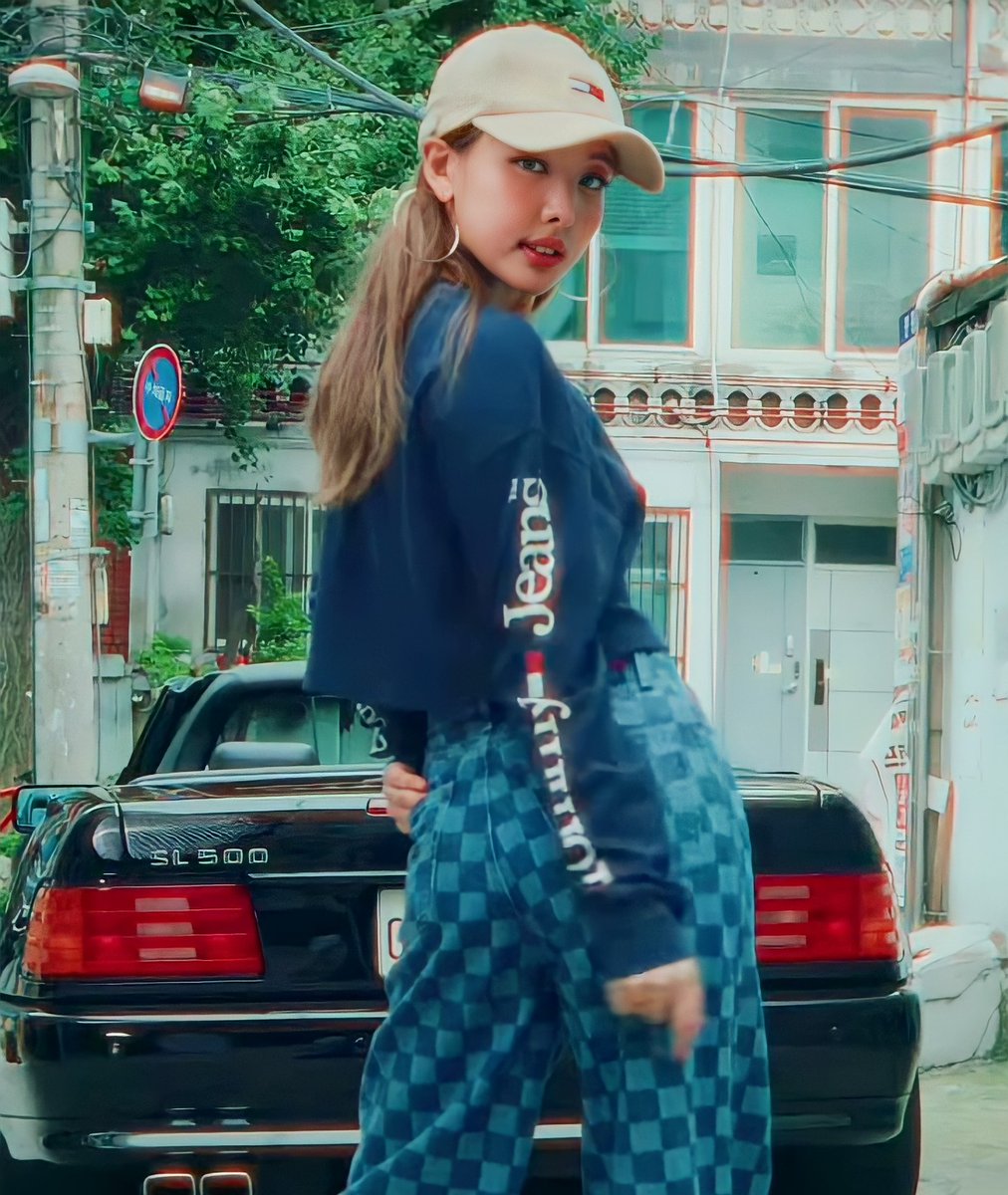 Wansu1020's tweet photo. IM NAYEON ALWAYS BE SLAYING IN EVERY OUTFIT 🥵

#NAYEON #나연 https://t.co/n8hwHClUt1