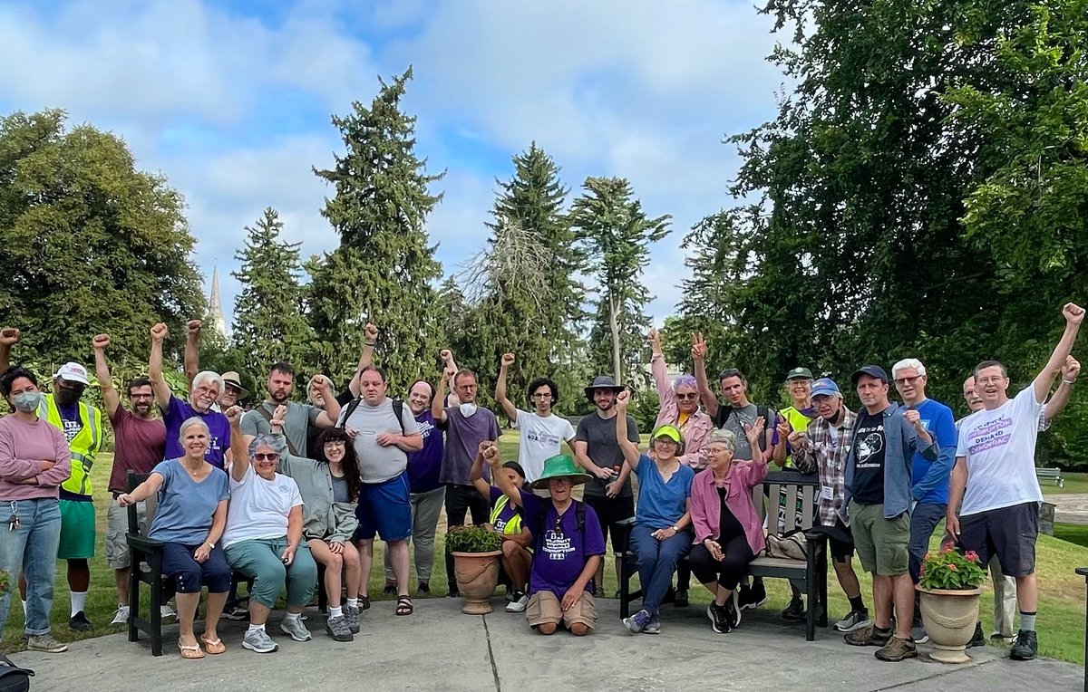 After marching 33 miles from York, our anti-corruption activists spent yesterday morning in the Capitol as legislators came back into session. 

We flooded the hallways to let them know the Gift Ban was on for today. 

All eyes were on our legislators to get this done.
