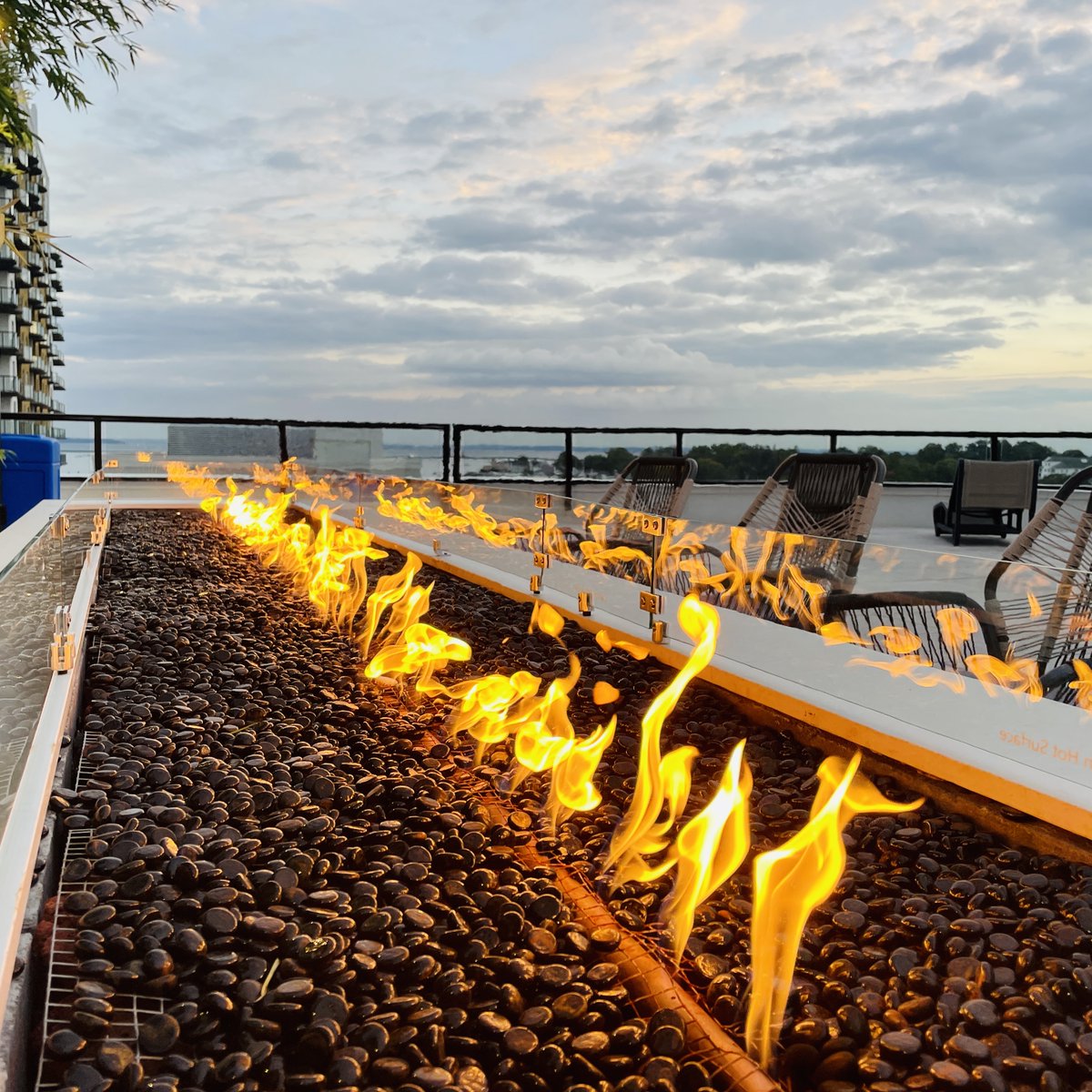 What does your ideal night look like?
Ours is cool nights by a fire pit, catching up with old friends, and taking in sunsets while overlooking the Long Island Sound.🌇 

Link in bio to book a tour today! 

#bltliveworkplay
#harborpoint
#stamfordct
#lovewhereyoulive
#ctliving