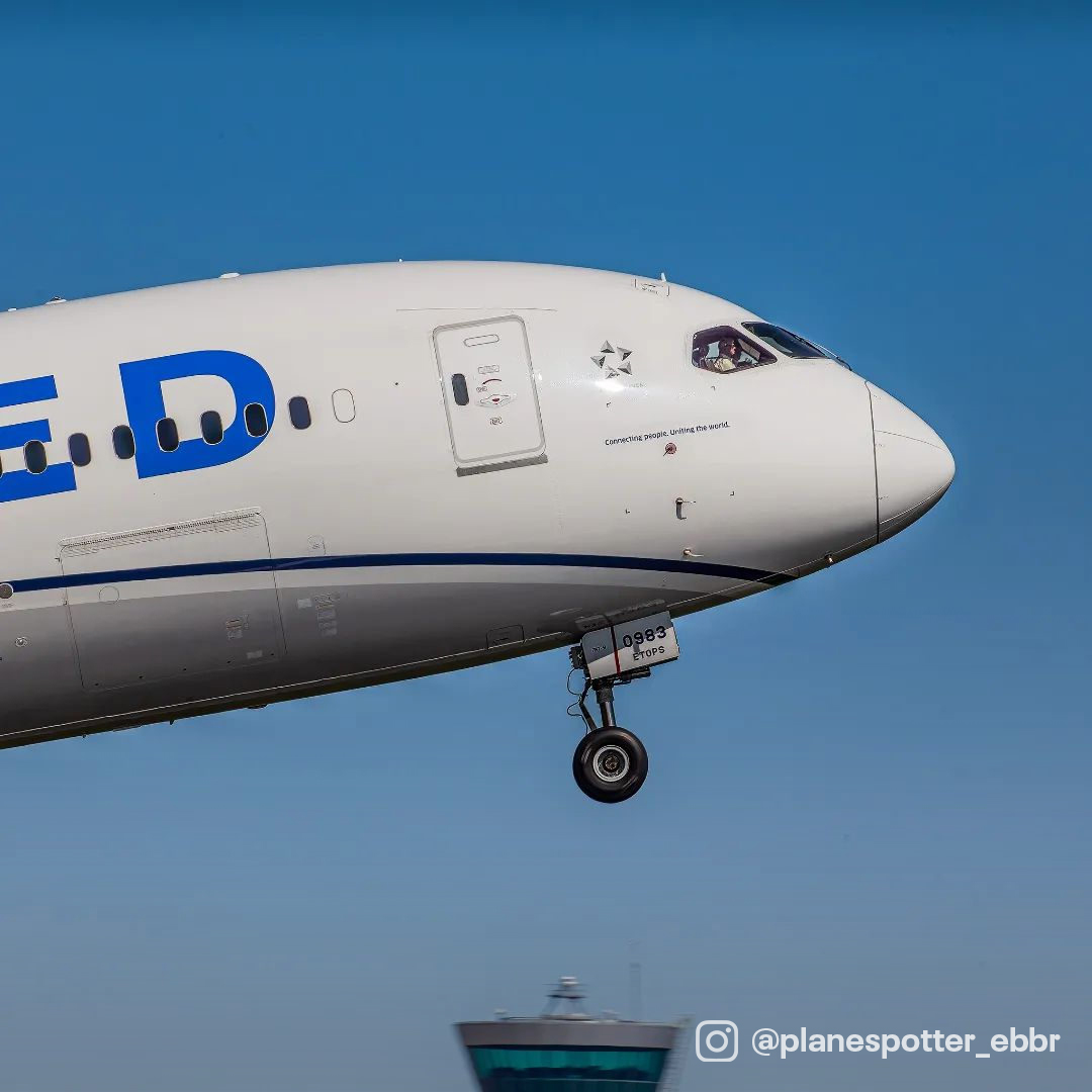 United Airlines tweet media