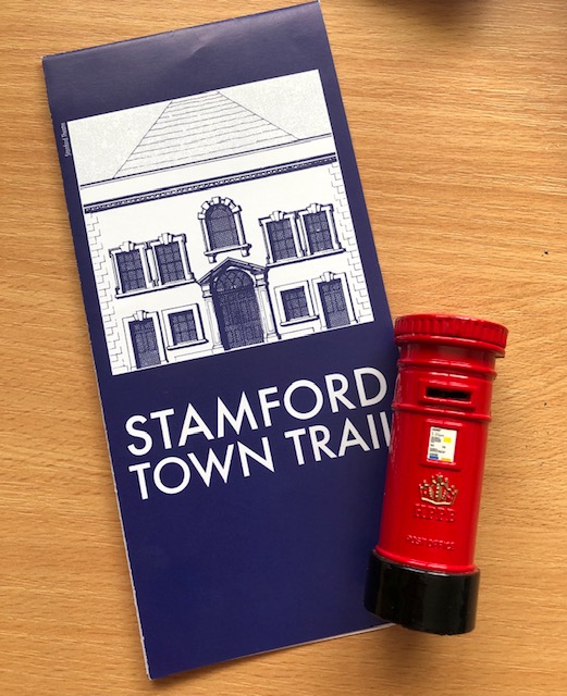 As a Trustee of <a href="/frommetoyou01/">FromMeToYou</a> I'm going to dress as a postbox and walk the Stamford Town Trail on 1 October AND I'll post a donated letter to the charity in each postbox I pass 📭💌

I'd love it if you'd share my fundraising page justgiving.com/page/liz-kenti…

Thank you 😊