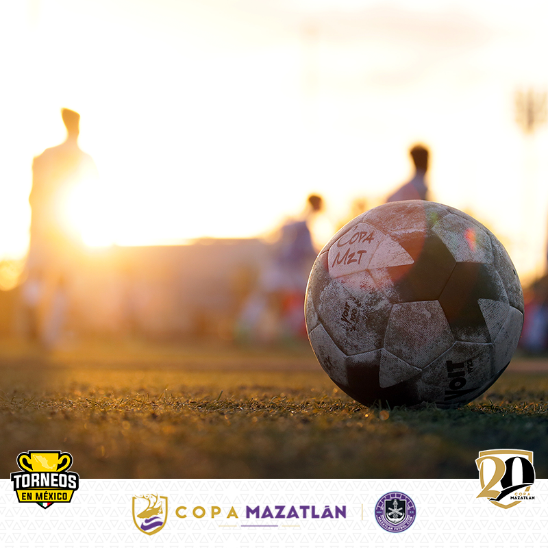 CopaMazatlan's tweet photo. Balón oficial @VoitMexico presente en @CopaMazatlan ⚽😎💯
.
20ma Copa Mazatlán / Mazatlán F.C. Noviembre 2022 🐙🏟⚽🏆🇲🇽 🏝
.
#CopaMazatlán #MazatlánFC #Fútbol #Mazatlán https://t.co/xoGjLRrAlh