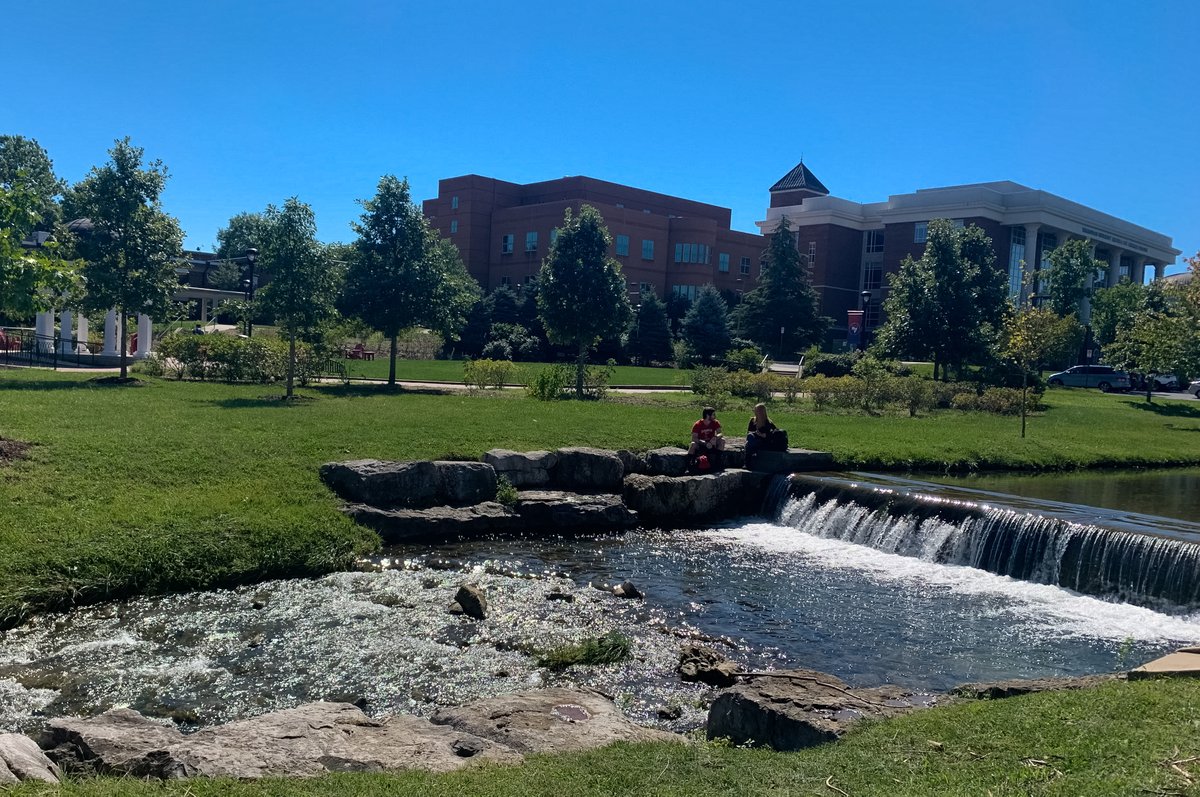 It's a gorgeous day on campus! Not a student at SU yet? Schedule a tour to see all that we have to offer! su.edu/admissions/fut…