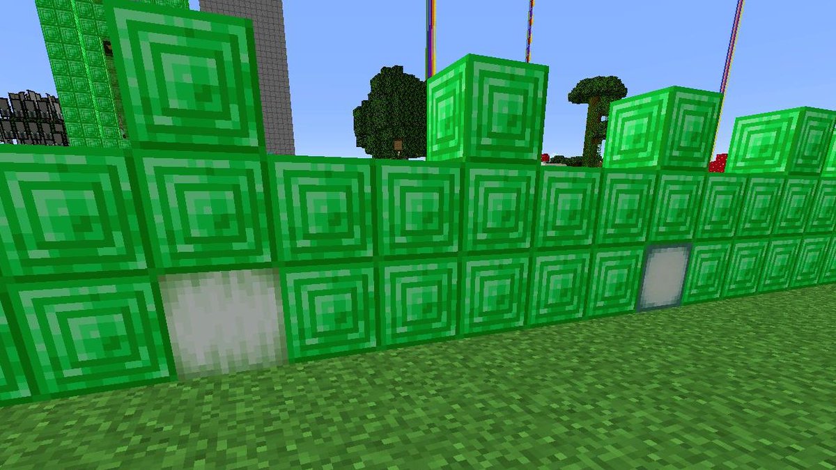 LukeTheNotable's tweet photo. 3000 Days is almost done but I really can't decide and need your opinion. 

Green Froglights or Sea Lanterns 

Poll in replies. https://t.co/T0d3bDwnHl