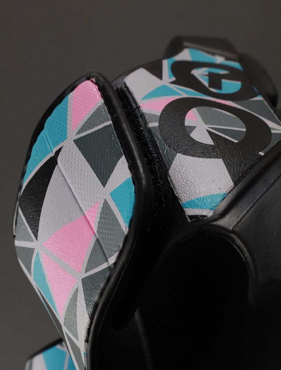 oofos's tweet photo. NEW Sport Flex!
View #ActiveRecovery in a new light with "Prizm Pink".
#RecoverySandals https://t.co/TEXCTBKUsd