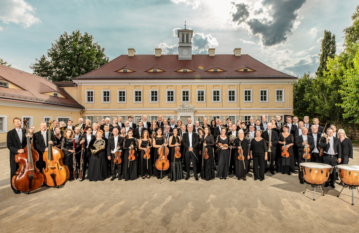 Saisoneröffnung! Den musikalischen Auftakt zur Spielzeit 22/23 gibt die #elblandphilharmonie am Fr, 16. 09. um 19.30 Uhr in der Lutherkirche Rdl: 
Es erklingen Anton Bruckners „4. Sinfonie Es-Dur“ und das Paukenkonzert „Der Wald“ von Siegfried Matthus.