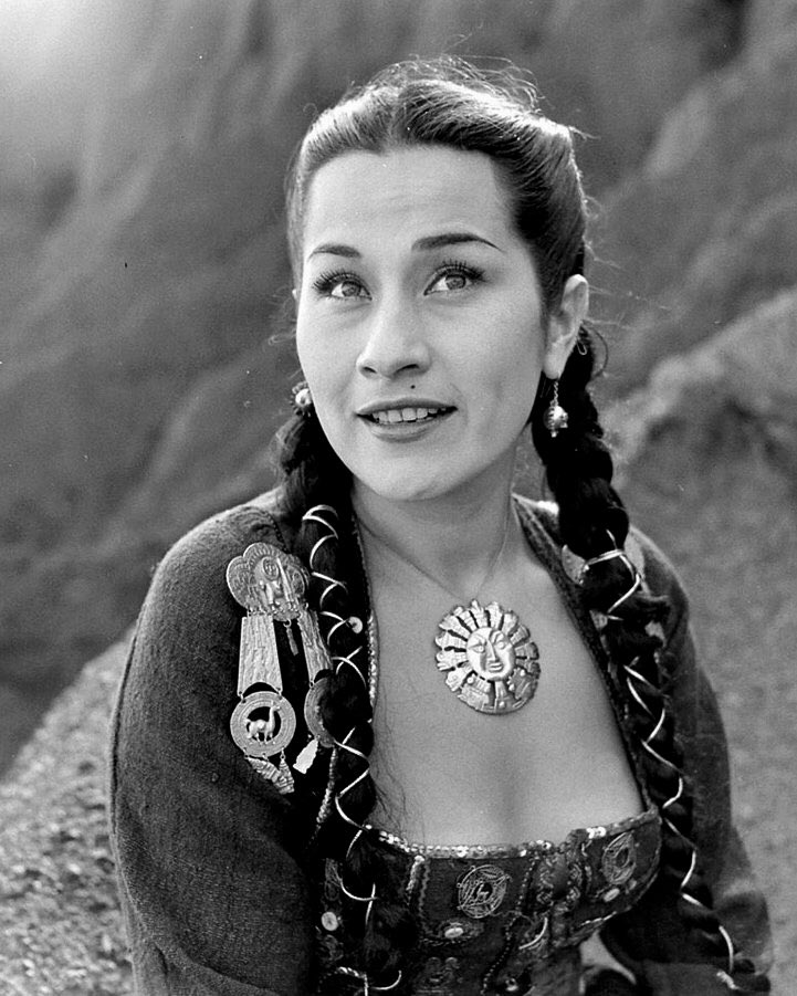 limantigua's tweet photo. Un día como hoy 13 de Setiembre en el año 1922 nació (en la provincia constitucional del Callao) Zoila Emperatriz Chávarri Castillo, conocida por todos como Yma Sumac; soprano peruana muy famosa a nivel mundial.
#UnDiaComoHoy #YmaSumac #Callao #PeruvianSinger https://t.co/5OgvjcqKJ2
