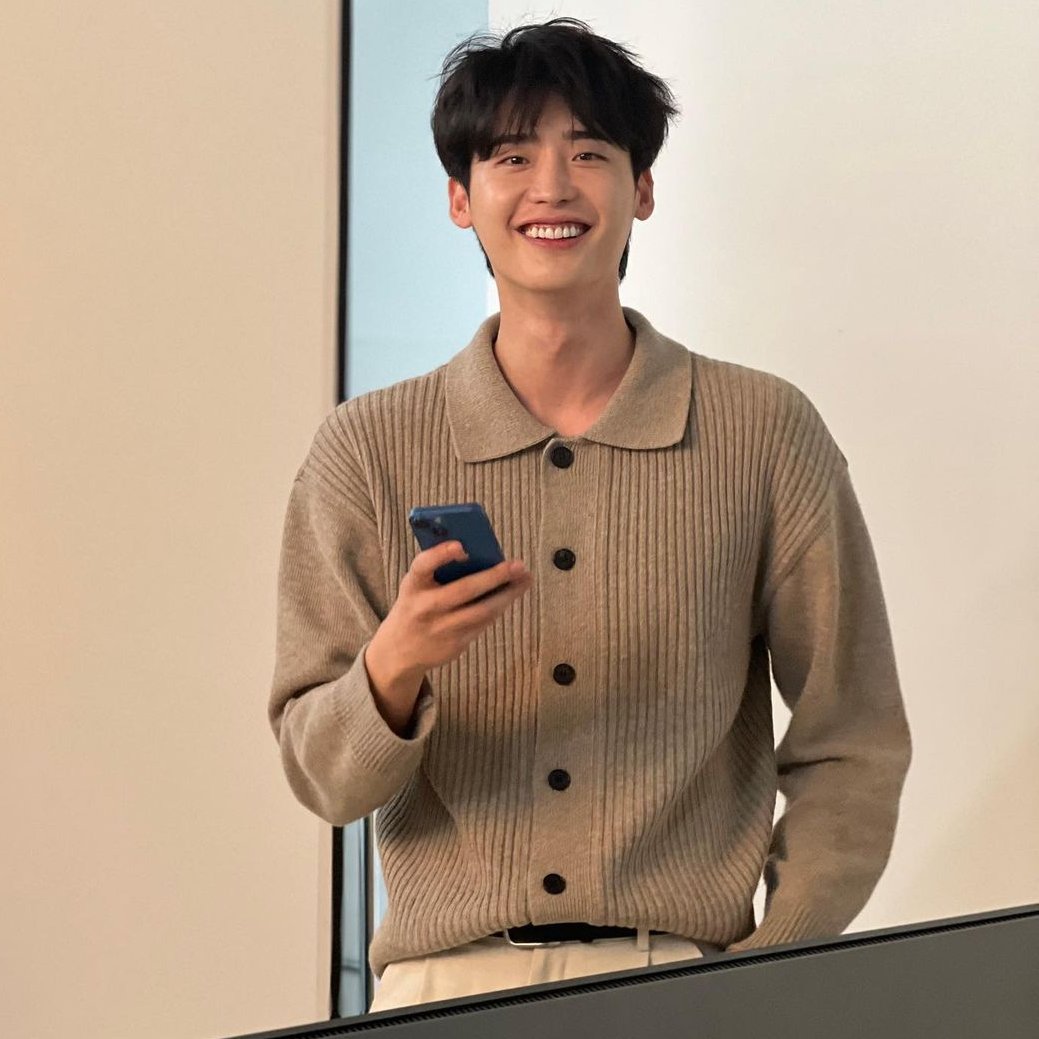 iconickdramas's tweet photo. Happy Birthday to my favorite actor, Lee Jong Suk 🥳  #HappyJongSukDay #LeeJongSuk https://t.co/rEZwdKaTbV