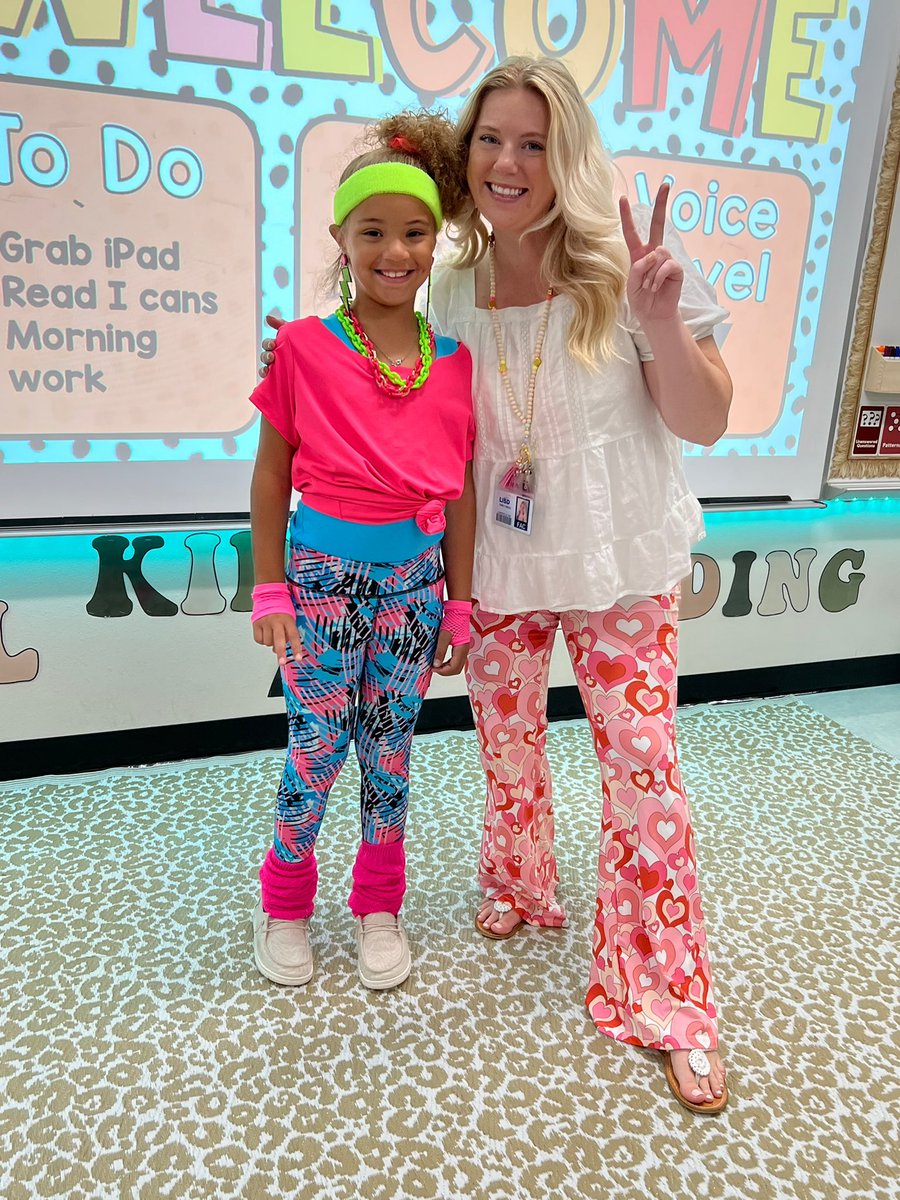 MissCress's tweet photo. Kindness is timeless! Decades dress up day ✌🏻 #oneLISD #wearedegan https://t.co/6BTvn1luua