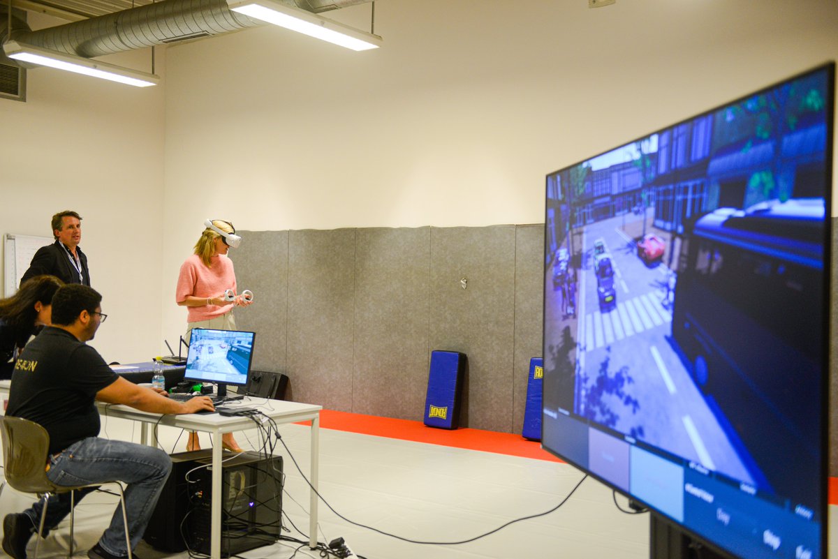 De afsluitende conferentie van het Europese onderzoeksproject <a href="/shotpros/">SHOTPROS</a> ging vandaag van start op onze campus met een persconferentie. Politieagenten uit verschillende Europese landen hebben de gloednieuwe VR trainingstool voor de politie gedemonstreerd aan onze gasten.