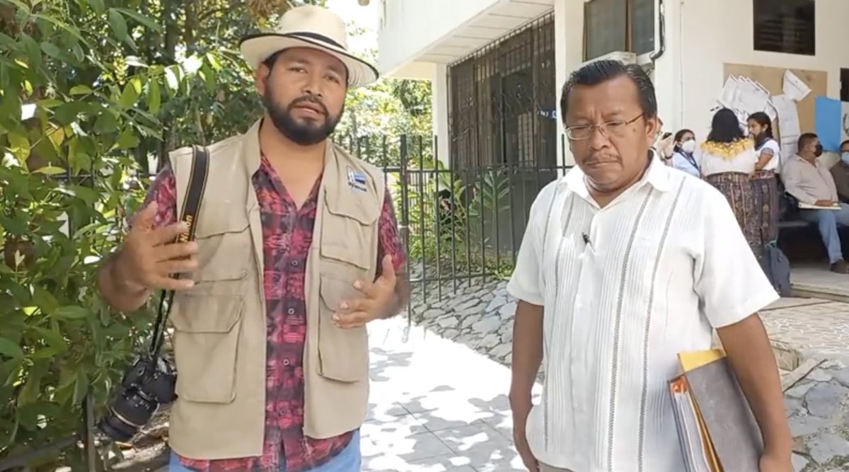PrensaComunitar's tweet photo. #NoNosCallarán Carlos Choc Chub periodista comunitario queda libre de cargos, ya que no hay elementos para la acusación del MP de instigación a delinquir, el había sido criminalizado por hacer su trabajo periodístico #MiningSecret
#EnVivo https://t.co/IQjwfkc1A4 https://t.co/OLccBT23Hi