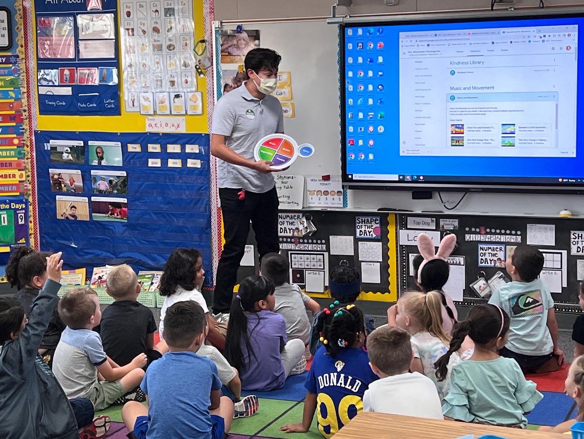 TUSDFarm's tweet photo. Thank you to the UC Cooperative Extension for coming to TUSD classrooms and teaching about produce, nutrition and science through your Harvest of the Month program! https://t.co/j875E5nHma