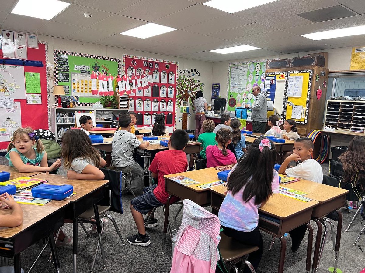 TUSDFarm's tweet photo. Thank you to the UC Cooperative Extension for coming to TUSD classrooms and teaching about produce, nutrition and science through your Harvest of the Month program! https://t.co/j875E5nHma