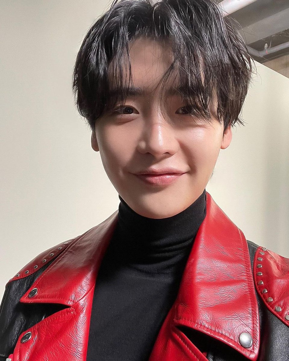 mojiddot's tweet photo. [똧별업✨] 감사합니다🥰

-
시세 반포자이 포카 사진 냅다 풀어버리는 #이종석 ㅋㅋㅋㅋ 하 생일축하해!!!!!
https://t.co/0yaQgdpBLz https://t.co/QaXRlDPXlV