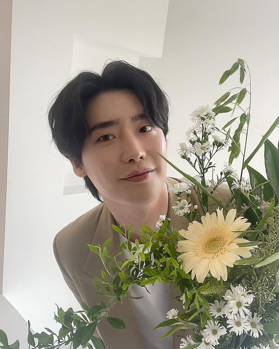 mojiddot's tweet photo. [똧별업✨] 감사합니다🥰

-
시세 반포자이 포카 사진 냅다 풀어버리는 #이종석 ㅋㅋㅋㅋ 하 생일축하해!!!!!
https://t.co/0yaQgdpBLz https://t.co/QaXRlDPXlV