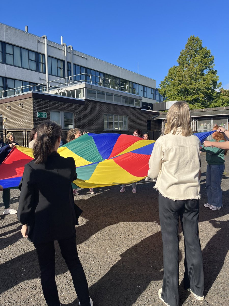 megan_barnes5's tweet photo. Our PDMU lesson ventured outside today. We had great fun using the parachute! 🌞🌈 #uucprimarypgce https://t.co/ht14Atznin