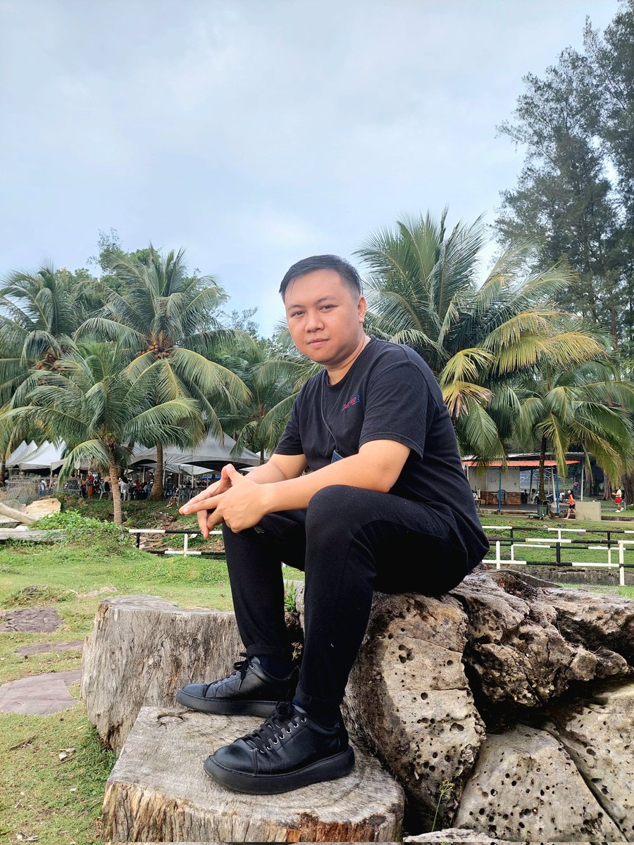 AhmadGompul's tweet photo. 🌴 + 🥥 = Me https://t.co/ErnidKmpxp