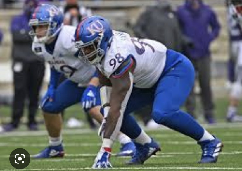 bishopowens3's tweet photo. AGTG I AM extremely blessed &amp; thankful to receive An Offer from KANSAS UNIVERSITY ‼️🔵⚪️ @haywoodtomcats @CoachSmithHHS @KUAthletics https://t.co/vILxt2uvpu