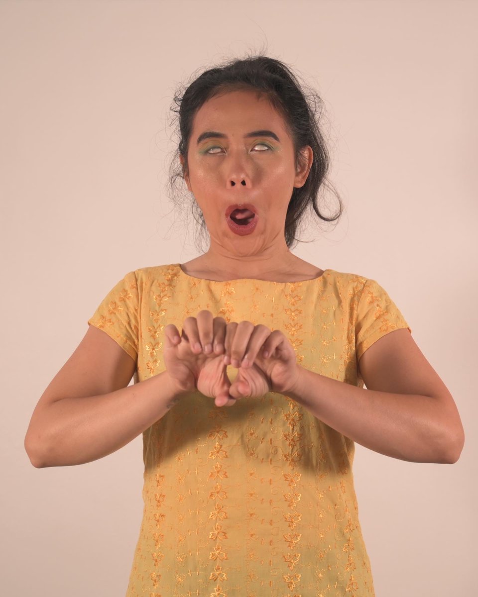 rhineandshines's tweet photo. Raw outtakes from the Sari-sari project shoot for @weareunltd @BritishArts microaward w/ @RobbyAmad @anangsaptoto
#signlanguage #indonesiansignlanguage #tropicalfruit #asianart #sarisari #southeastasianart https://t.co/G6OKmN1xz8