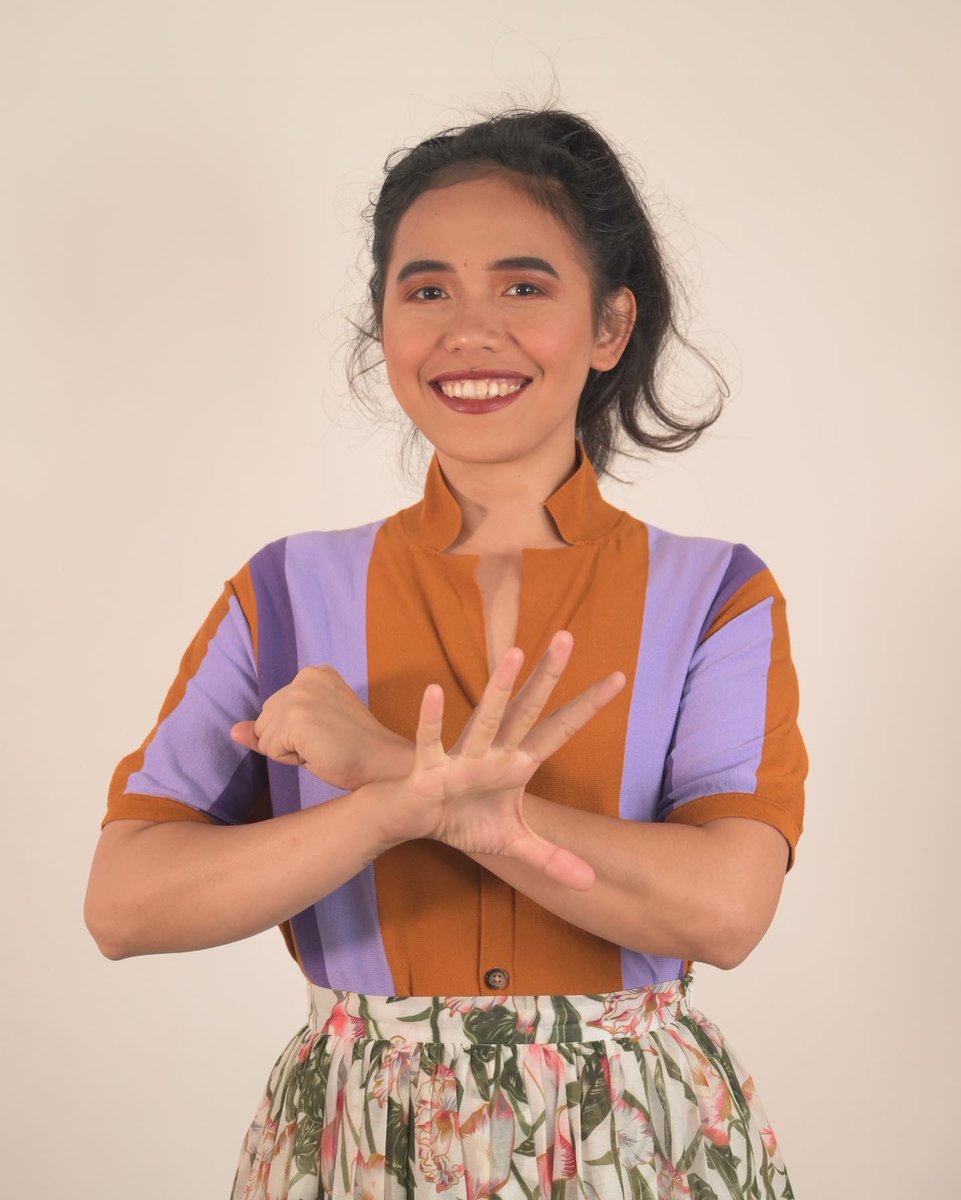 rhineandshines's tweet photo. Raw outtakes from the Sari-sari project shoot for @weareunltd @BritishArts microaward w/ @RobbyAmad @anangsaptoto
#signlanguage #indonesiansignlanguage #tropicalfruit #asianart #sarisari #southeastasianart https://t.co/G6OKmN1xz8