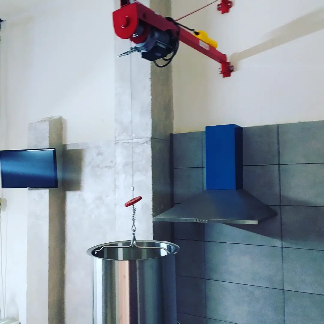 DHomebrewers's tweet photo. Esta semana tocaba la instalación del polipasto del nuevo equipo para facilitar el lavado y retirada de la malta mediante un mando y futura integración con el software de elaboración.
#diy #homebrew #diyhomebrew #diyhomebrewers #allgrainbrewering #beer #homebrewing #brewingbeer https://t.co/laNYBMtfRO