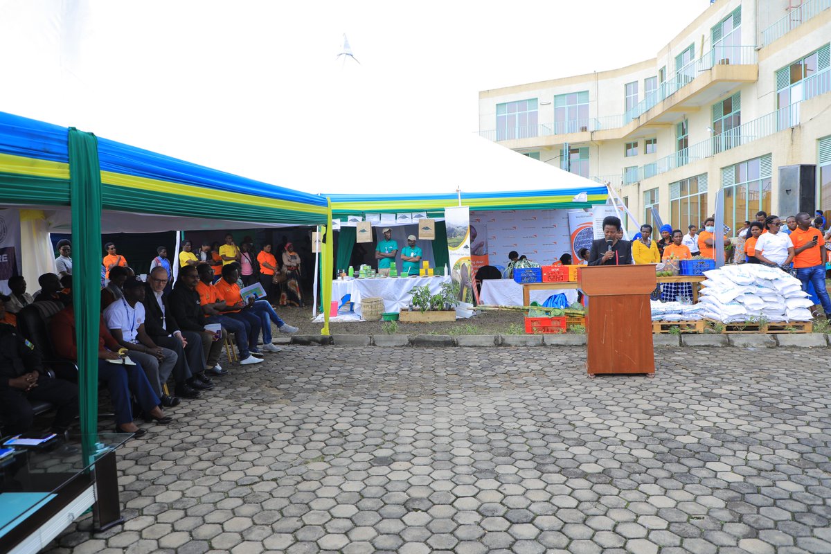 jbmbarute's tweet photo. The 1st day of @RutsiroDistrict open day, on 13th September 2022. Mayor 
@MurekateteTrip1 arashimira abafatanyabikorwa bitabiriye @RSSB_Rwanda @RwandaWest .Mituweli na Ejoheza Serivisi hafi @Regis_Rugema @ANgirinshuti @nzahumunyirwa @regishitimana #Rwanda https://t.co/Q6HzMPYztH