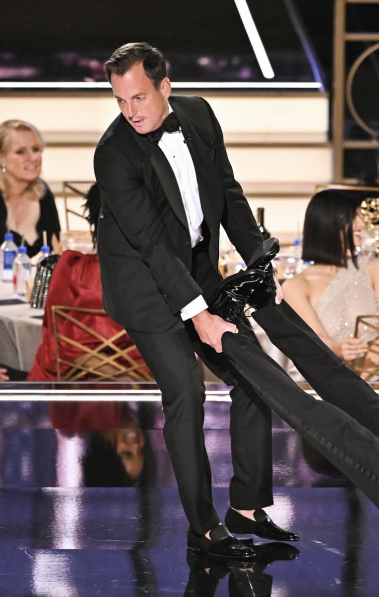 Stand up shoes for a stand up guy #Emmys2022 #JimmyKimmel

<a href="/arnettwill/">Will Arnett™</a> wearing #BrunoMagli shoes