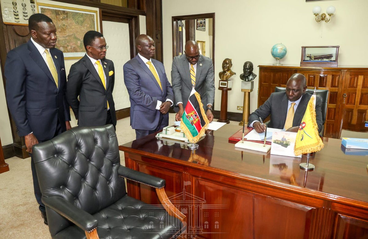 WilliamsRuto's tweet photo. Signed an Executive Order appointing four Court of Appeal Judges and another for two Environment and Land Court judges, State House, Nairobi. https://t.co/0SZ6ho6gF7