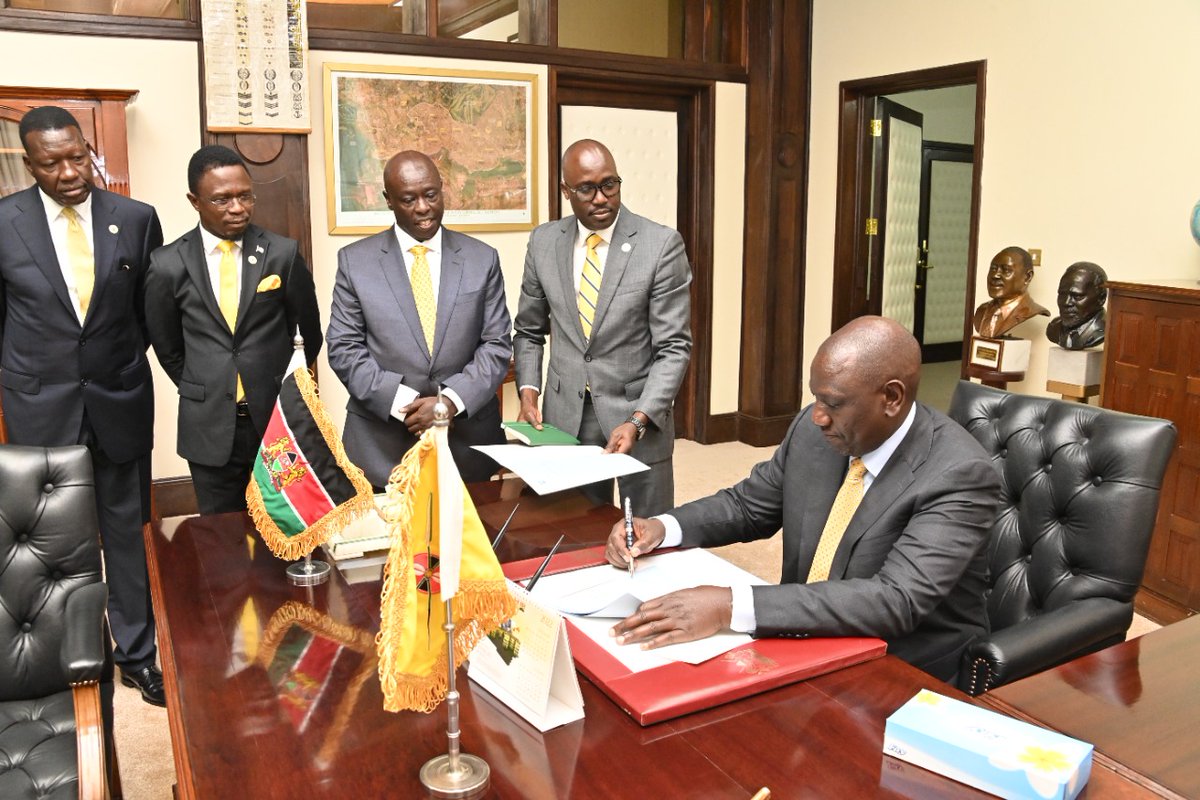 WilliamsRuto's tweet photo. Signed an Executive Order appointing four Court of Appeal Judges and another for two Environment and Land Court judges, State House, Nairobi. https://t.co/0SZ6ho6gF7