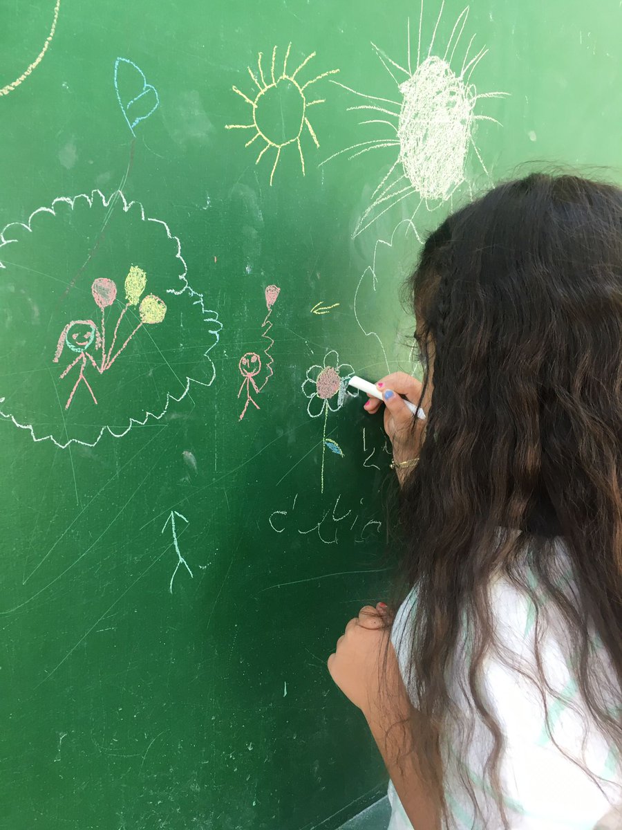 "Okul sadece dört yanı duvarla çevrili, tepesinde dam olan yer değildir. Okul her yerdir. Sırasında bir orman, sırasında dağ başı. Öğrenmenin, bilginin var olduğu her yer okuldur. "
<a href="/nesrin_kakirman/">Nesrin Kakırman</a> <a href="/S_GuvenYILMAZ/">Seyit Güven YILMAZ</a> <a href="/Salim_Oguz/">Salim OĞUZ🇹🇷</a>