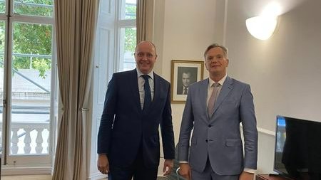 The first thing a newly arrived ambassador does is 'courtesy' meetings with fellow ambassadors from whom I will start to gain experience. Meetings with the EU Ambassador João Vale de Almeida, the Icelandic Ambassador Sturla Sigurjónsson and the Finnish Ambassador Jukka Siukosaari
