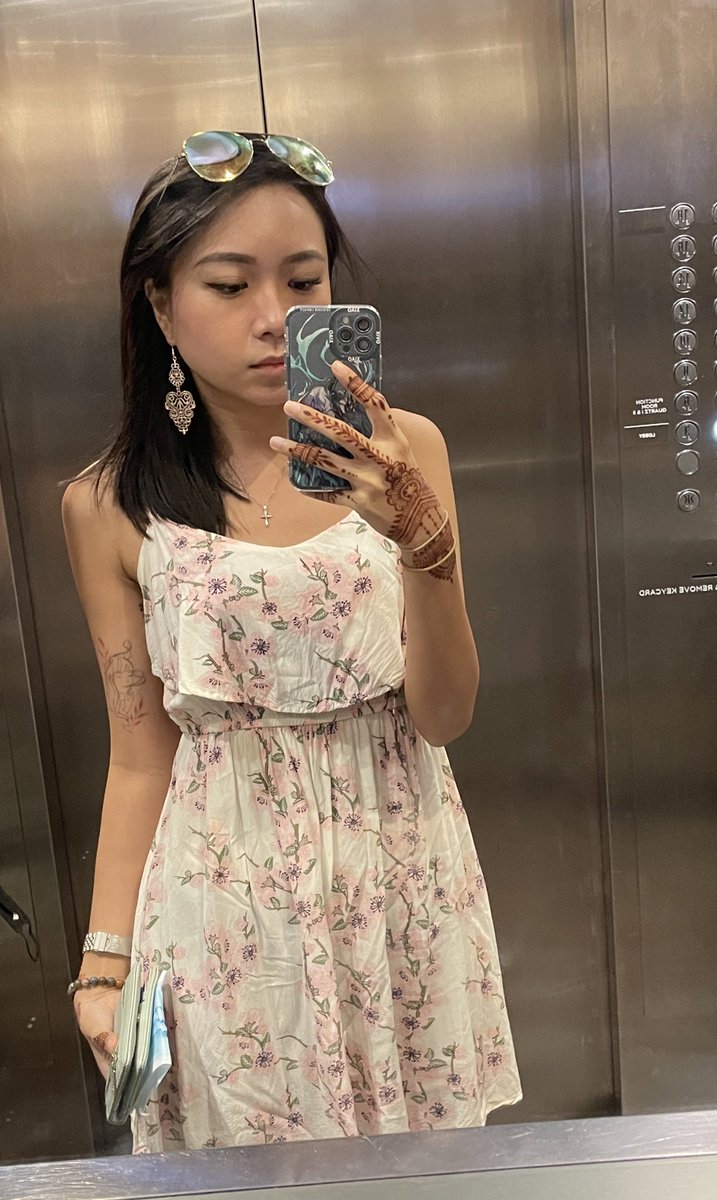 Last weekend was hectic as hell. This was me last Saturday throwing on an old dress from high school days 🥴