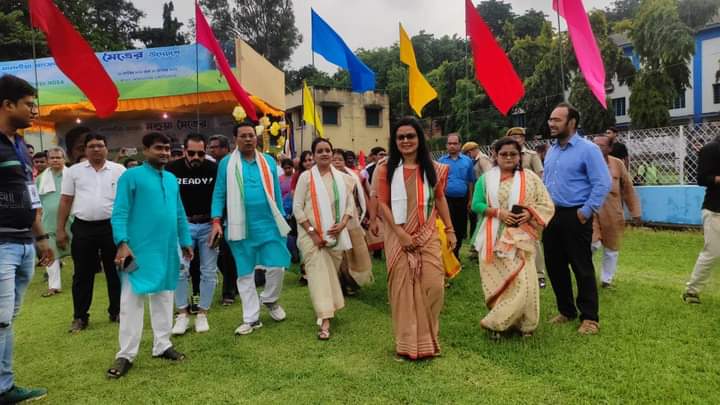ttjnadia's tweet photo. আজ কৃষ্ণনগর স্টেডিয়ামে MP কাপের শুভউদবোধন হলো।  প্রথম ম্যাচে কৃষ্ণনগর দক্ষিণ বিধানসভা কালীগঞ্জ বিধানসভাকে ২-১ গোলে পরাজিত করে।  অনুষ্ঠানে নদীয়া জেলার সমস্ত বিশিষ্ট ব্যক্তিবর্গ ও প্রশাসনিক আধিকারিক উপস্থিত ছিলেন :
@MamataOfficial @AITCofficial .@aitcsudip .@MahuaMoitra https://t.co/irZ4S7QRxZ