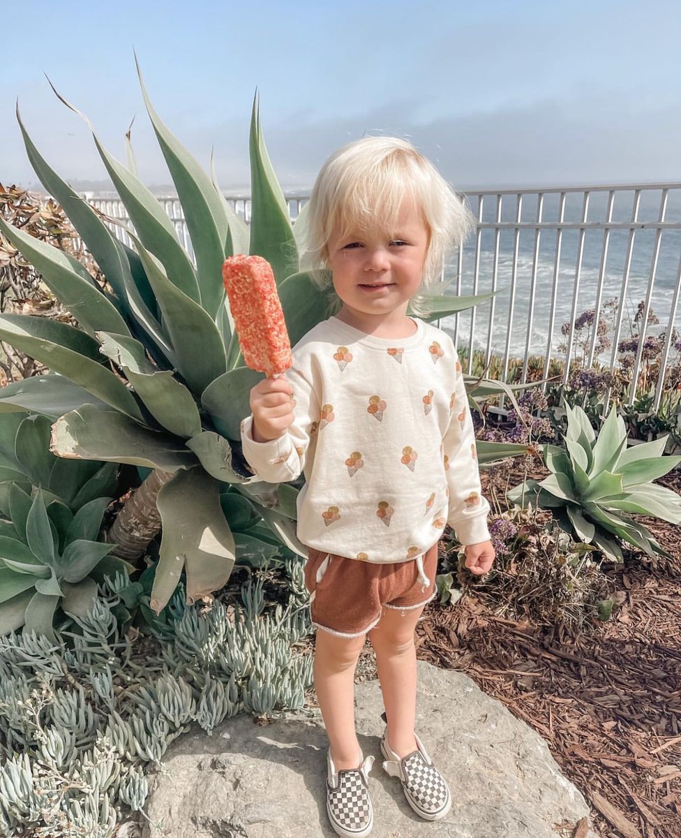 PismoLighthouse's tweet photo. Nothing screams vacation like ice cream &amp; the beach!! 🍦🌊  Book your mini getaway before summer melts away &amp; save 20% when you book direct! Link in bio.

📸: @ashley.robison https://t.co/L1UNVqDG9B