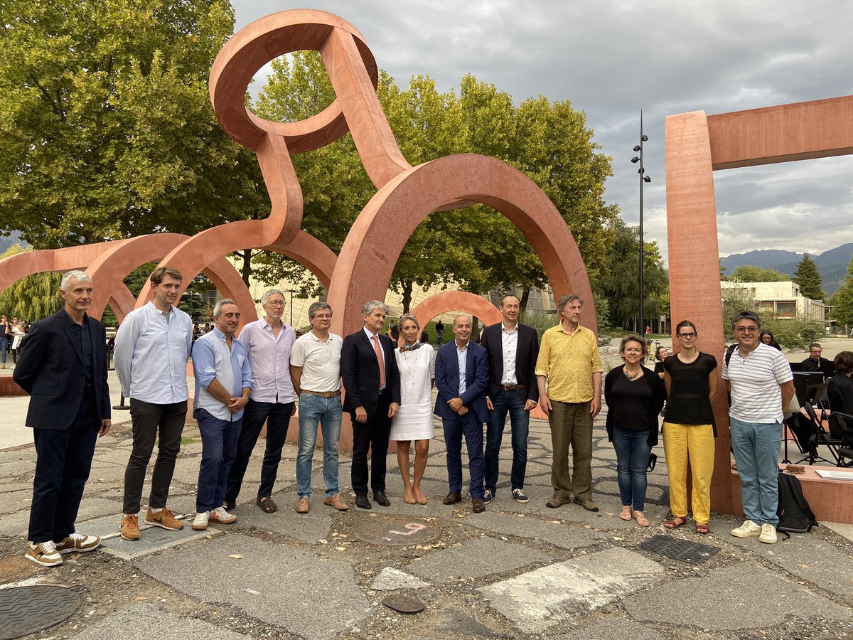 UGrenobleAlpes's tweet photo. #Inauguration // L’@UGrenobleAlpes inaugure ce jour avec ses partenaires @RegionAcAura @GrenobleAlpes @RegionAcAura l’œuvre Place du Torrent signée par le collectif Observatorium sur son campus grenoblois véritable musée à ciel ouvert qui réunit désormais 75 œuvres d’art. https://t.co/fLX5FF77Fv