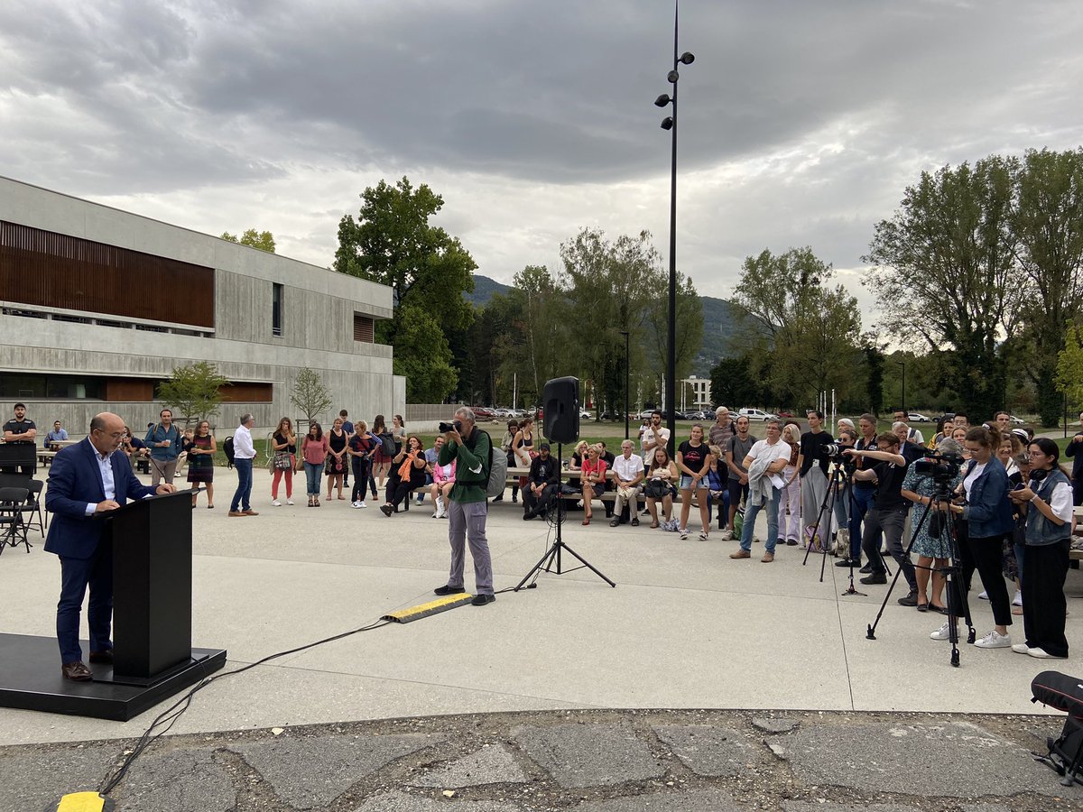 UGrenobleAlpes's tweet photo. #Inauguration // L’@UGrenobleAlpes inaugure ce jour avec ses partenaires @RegionAcAura @GrenobleAlpes @RegionAcAura l’œuvre Place du Torrent signée par le collectif Observatorium sur son campus grenoblois véritable musée à ciel ouvert qui réunit désormais 75 œuvres d’art. https://t.co/fLX5FF77Fv