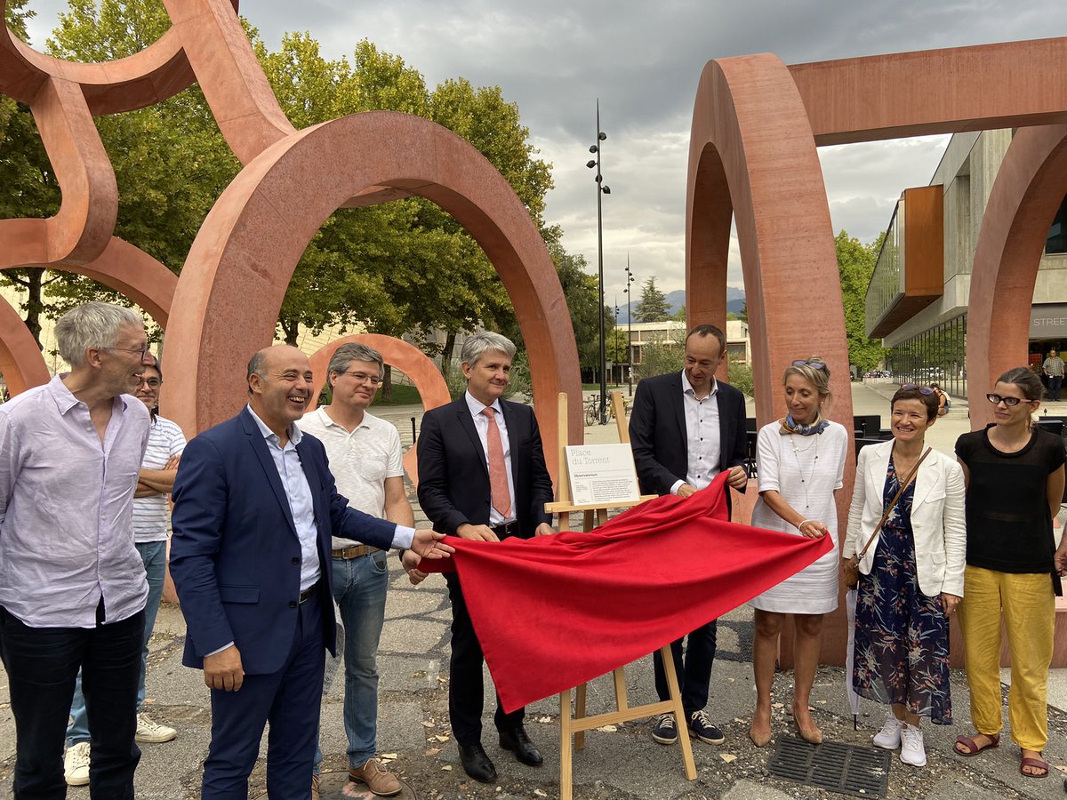 UGrenobleAlpes's tweet photo. #Inauguration // L’@UGrenobleAlpes inaugure ce jour avec ses partenaires @RegionAcAura @GrenobleAlpes @RegionAcAura l’œuvre Place du Torrent signée par le collectif Observatorium sur son campus grenoblois véritable musée à ciel ouvert qui réunit désormais 75 œuvres d’art. https://t.co/fLX5FF77Fv