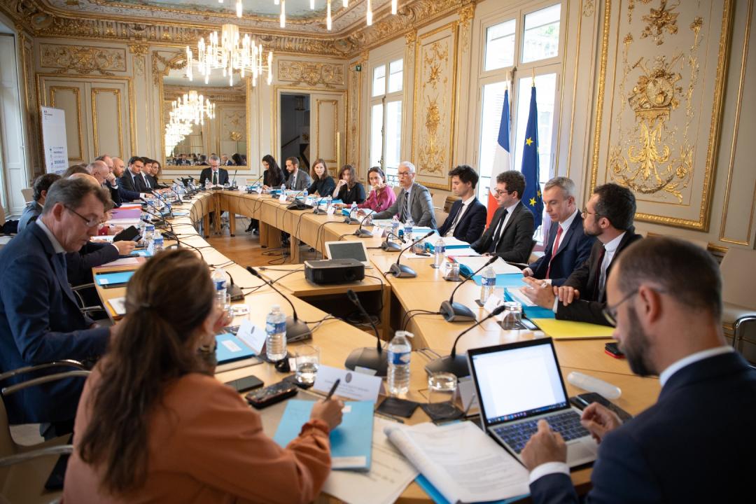 franckriester's tweet photo. J'ai réuni aujourd'hui l'ensemble des ministères pour faire le point sur l'application des lois votées depuis 2017. C'est un impératif essentiel pour que nos concitoyens puissent bénéficier concrètement des réformes, et que les votes du Parlement soient bien respectés. https://t.co/wZXqvYUwlW
