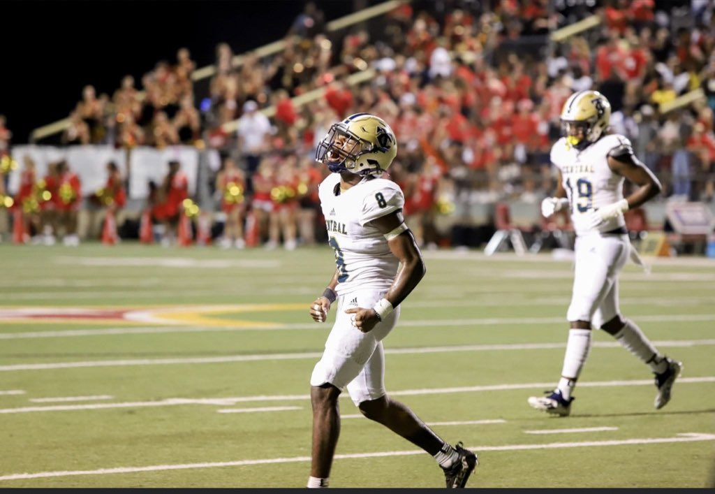 CoachAtkins_M's tweet photo. 🚨 #RecruitTCC 🚨

-Kendarius Reddick (@KendariusReddi1 )
- Class of ‘25
-6’0 170lbs 
-Safety/ATH
- Closing speed, Open space tackler. Violent player in the secondary, Very explosive athletic! Have a couple of P5/G5 Offers.. 
-Film 🎥; https://t.co/uz1lj9EuA5 https://t.co/tTqAx69N62