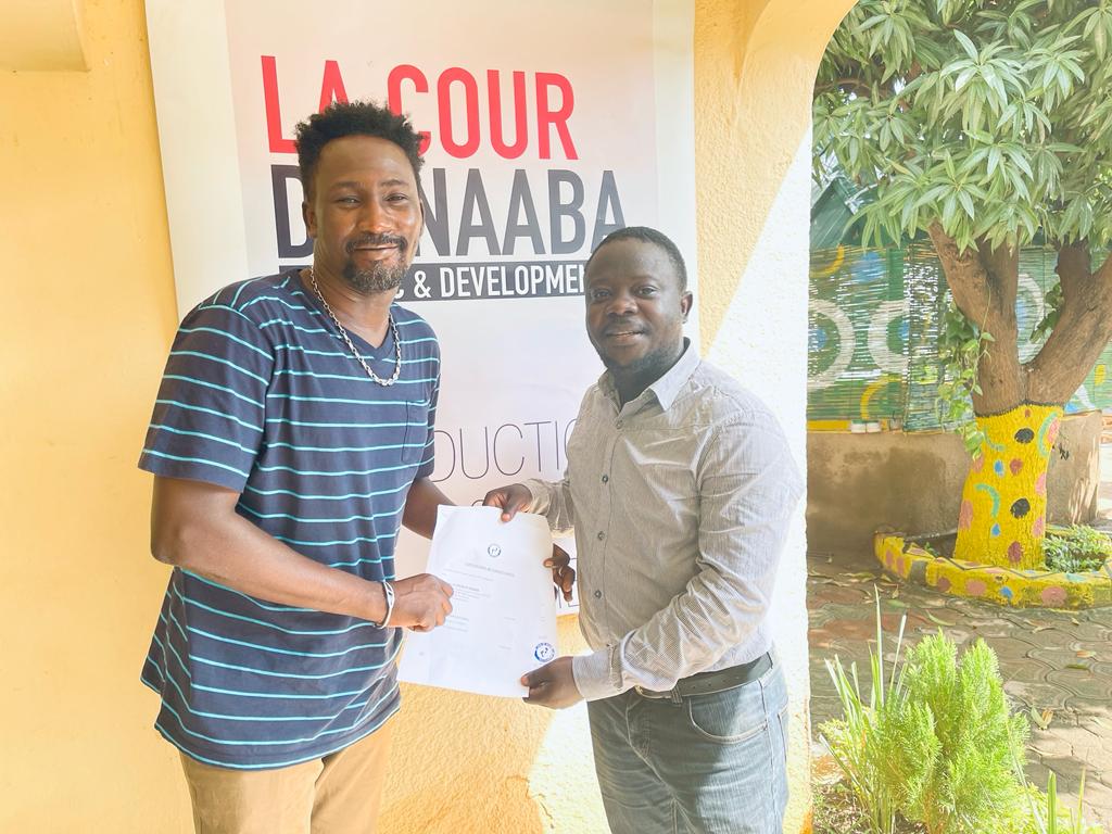 noocultures's tweet photo. @noocultures partenaire média de la 5è édition de @RemaMeeting, Rencontres Musicales Africaines prévues du 13 au 15 octobre prochain à #Ouagadougou. Signature ce jour de la convention entre l'artiste @AlifNaaba1 et le journaliste @Eustacheagboton #REMA2022 https://t.co/13uPsUWqNl