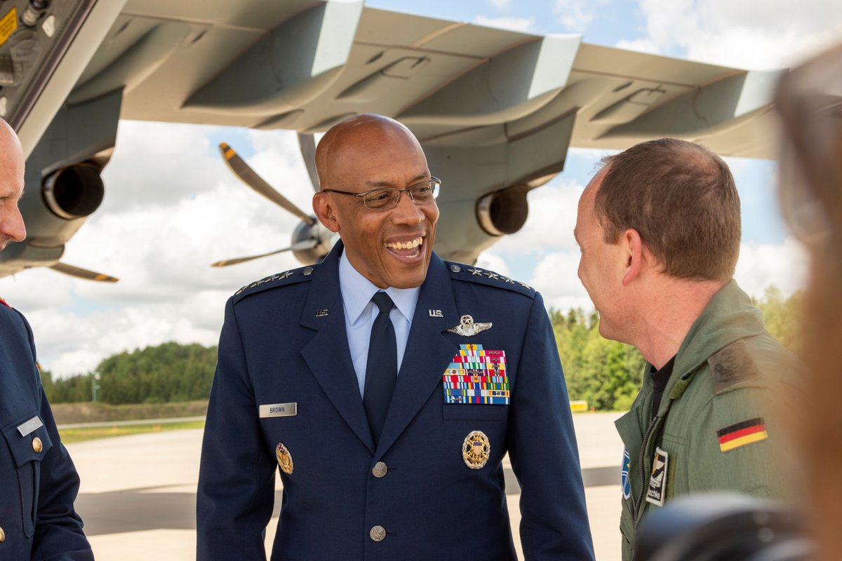 usairforce's tweet photo. Powered by Airmen - @GenCQBrownJr 

CSAF #22 is an #Airpower legend &amp; advocate. From commanding @USAFCENT to @PACAF &amp; even the #AirForce weapons school, he brings expertise from all levels as the #AirForce Chief of Staff. He also makes a mean BBQ brisket or so we've heard. #AF75 https://t.co/tbY6gAKyCz