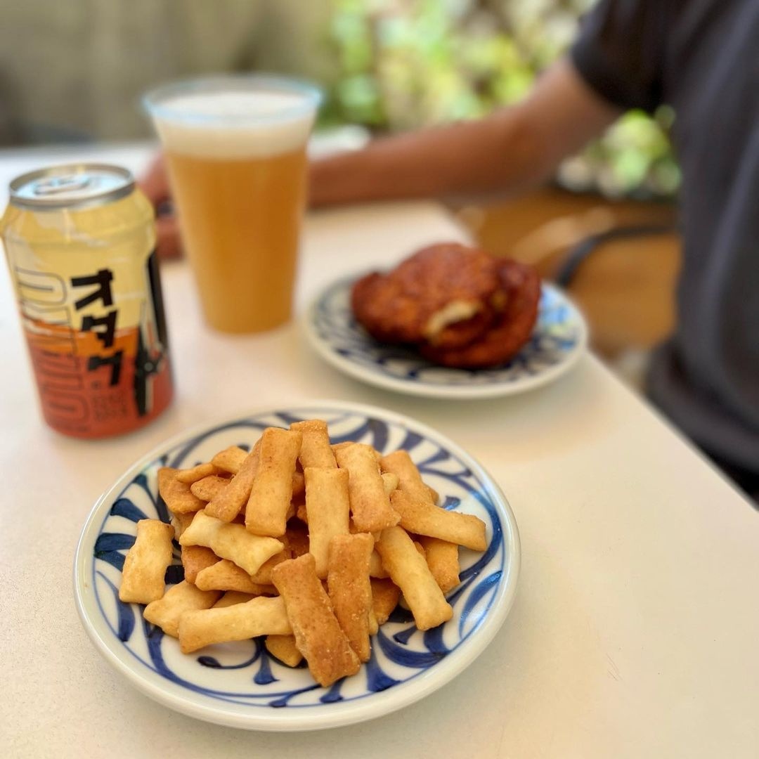 DrinkingBuddyLB's tweet photo. Wasabi Shoyu Mayo &amp; Rayu Senbei are available at Brio Brio Cafe in Lake Forest!

Grab local craft beers and get a free sample of our tasty Japanese snacks!

Only available in Sep, so head to Brio Brio Cafe or order from their website! 🍘🍺

#DrinkingBuddyOfficial #BrioBrioCafe https://t.co/YPQtg4lgx4