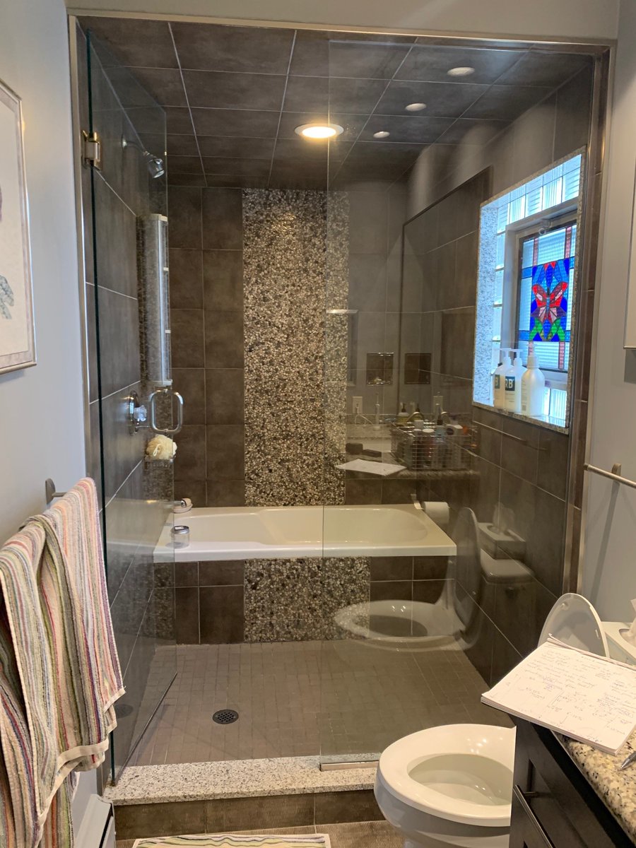 OakvilleKitchen's tweet image. This dark bathroom needed an update. With the help of lighter walls, a large mirror, improved lighting and a bit of fun with a whimsical tile layout, it’s now a space that makes you smile.

#cambriaquartz #artcraftkitchens  #factorytiledepot #brizo #acritec #kohler #topknobs