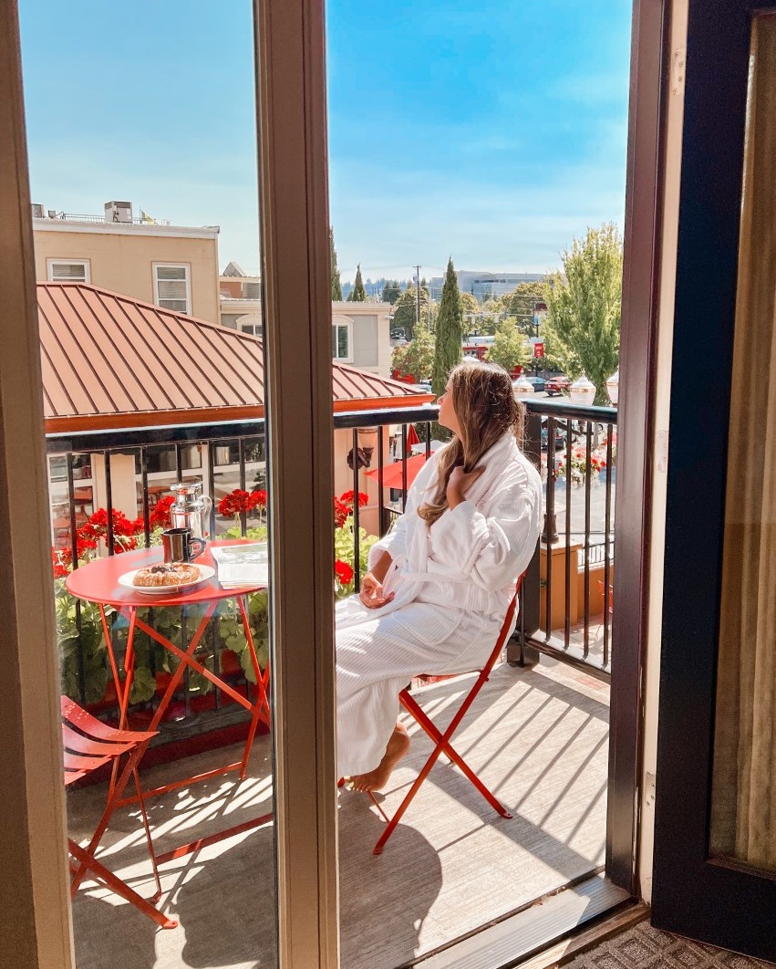 With Eugene's vibrant downtown around you, you can explore the city and the adjacent 5th Street Public Market, or simply enjoy the elegance and privacy of your room. 

#hoteldesign #hotelbalcony #boutiquehotel #eugene #oregon #visitoregon #eugenecascadescoast